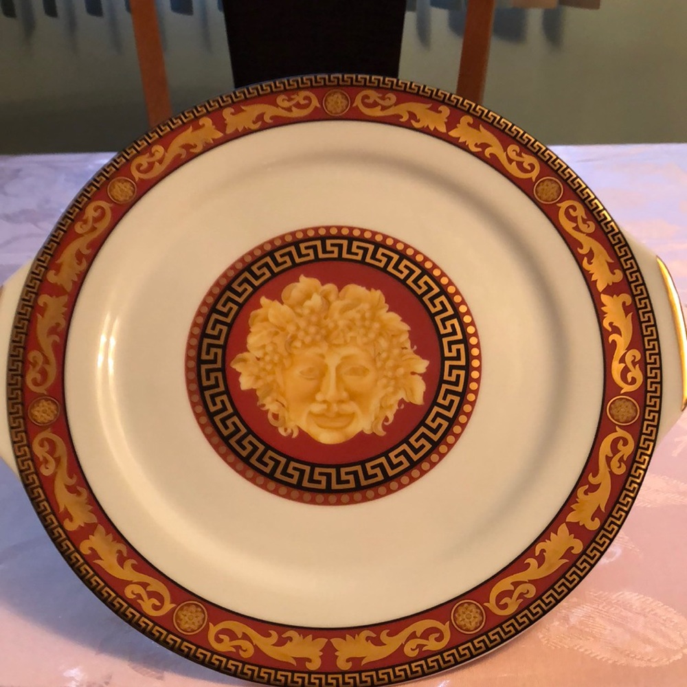 🏺🏺🏺VERSACE COPY OF THE GREEK KEY CAKE PLATE GOLD AND MAROON IN COLOR🏺🏺🏺